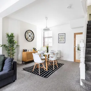 Levi By Koya Homes - 3-bedroom Home, Downtown Cardiff, Free Parking Cardiff