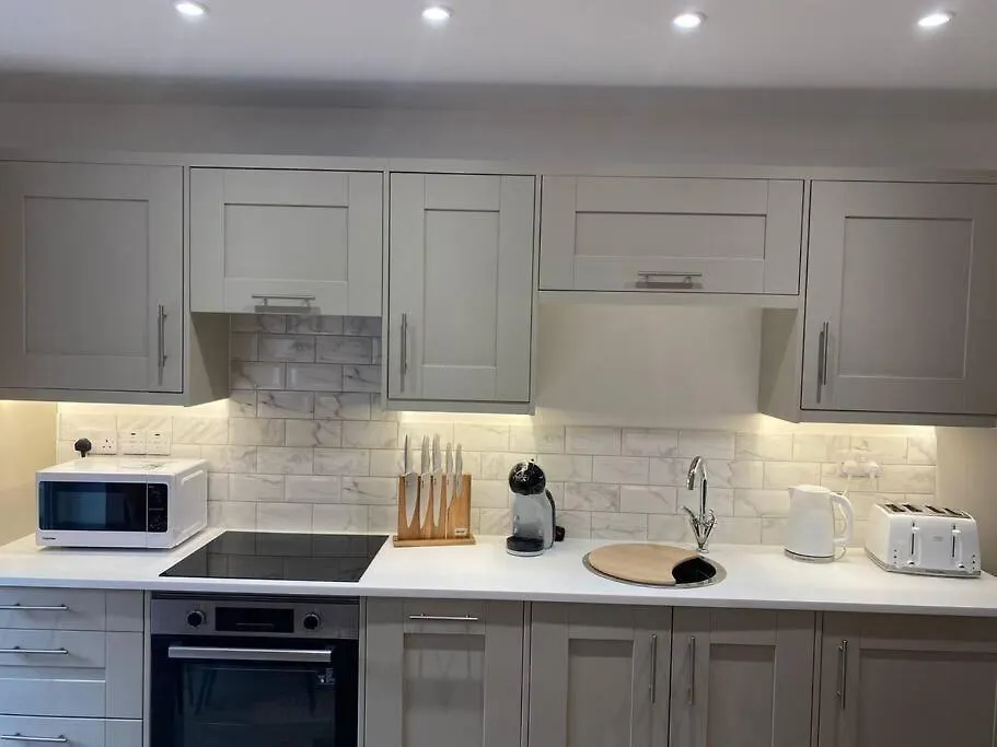 18 North Road Flat 2 By Mia Living Free Parking On Site Apartment Cardiff United Kingdom