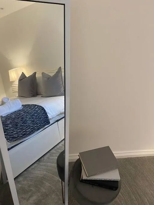 18 North Road Flat 2 By Mia Living Free Parking On Site Apartment Cardiff United Kingdom